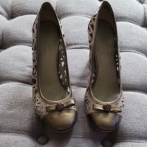 Elegant Women's Bronze Heels